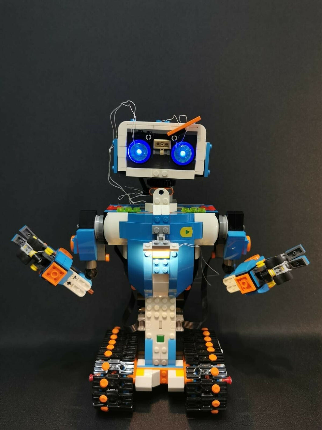 Lego 17101 boost on sale creative toolbox robotics kit